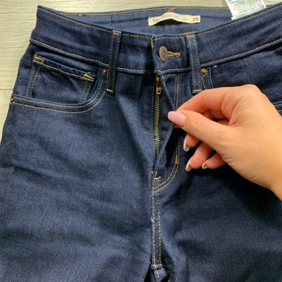 Levi’s 721 High Rise Skinny Dark Wash Jeans - Picture 10 of 16